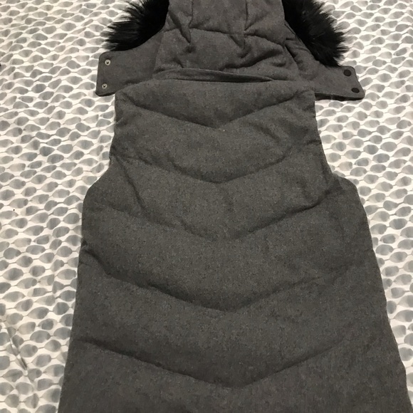 Gap Women’s Vest with Detachable Hood - Picture 2 of 3